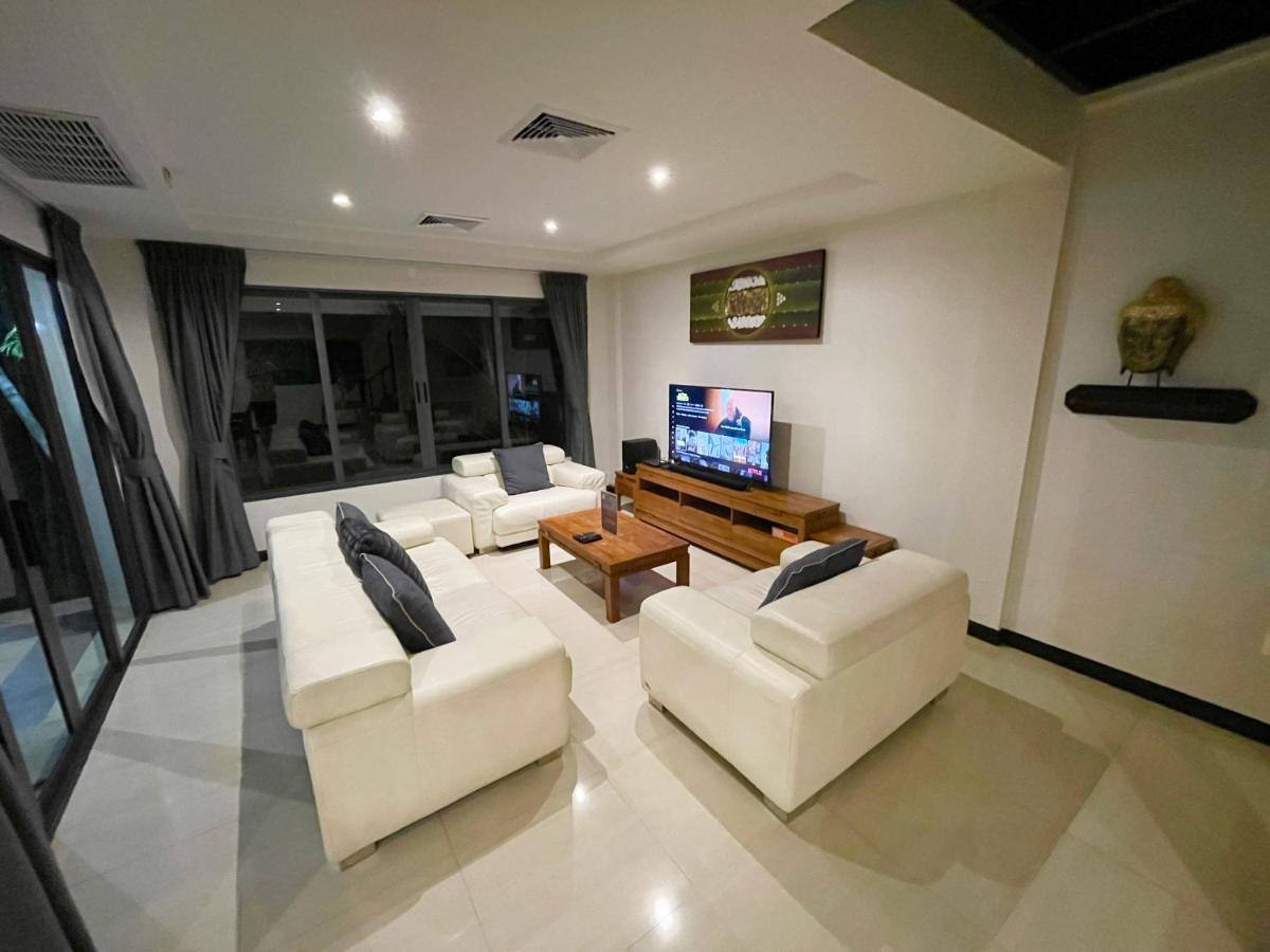 Private Pool & Jacuzzi Villa, Phratumnak, Pattaya - 600M From The Beach, 711 Nearby ภายนอก รูปภาพ