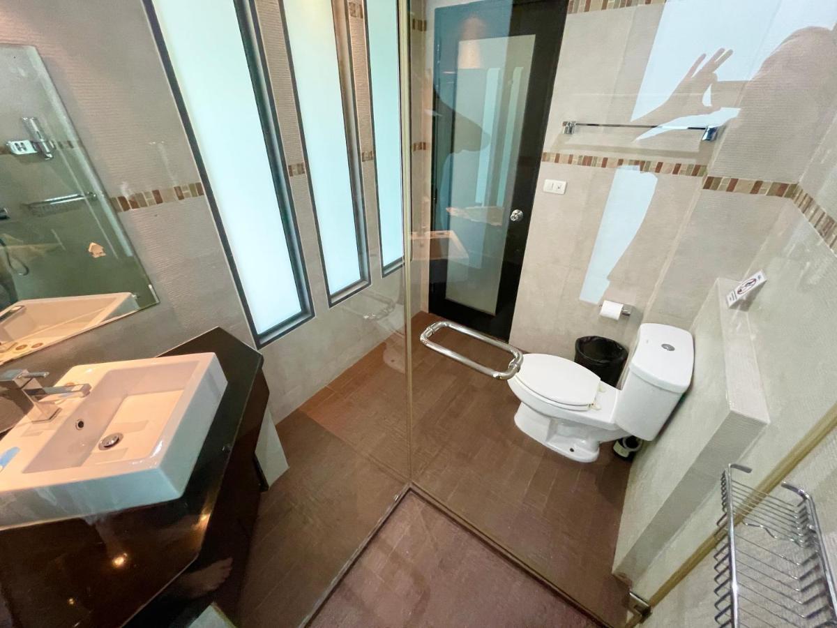 Private Pool & Jacuzzi Villa, Phratumnak, Pattaya - 600M From The Beach, 711 Nearby ภายนอก รูปภาพ