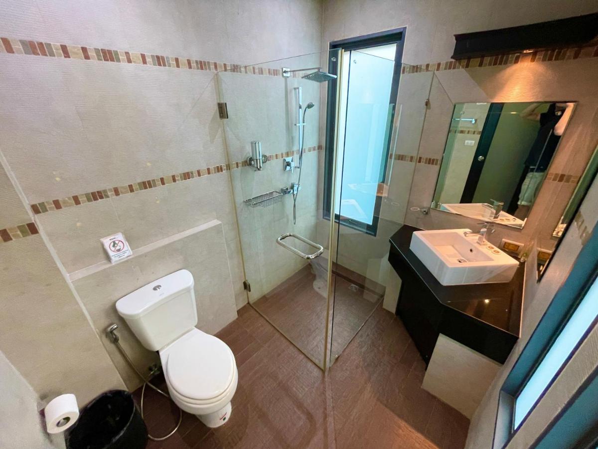 Private Pool & Jacuzzi Villa, Phratumnak, Pattaya - 600M From The Beach, 711 Nearby ภายนอก รูปภาพ